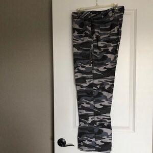 Cabela's Gray and Black Camouflage Pants Women’s Size 18 NWOT